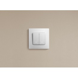 Выключатель 2-кл. СП Etika 10А IP20 250В 10AX с подсветкой/индикацией безвинтов. зажимы механизм бел. IEK 672204