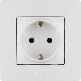 Розетка 1-м СП Etika 16А IP20 250В 2P+E с заземл. немецк. стандарт винтов. клеммы механизм бел. Leg 672221