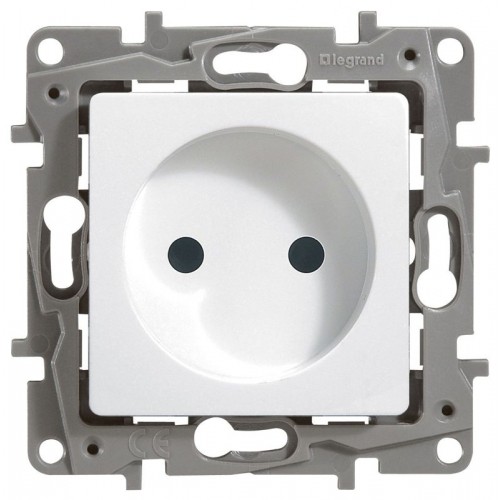 Розетка 1-м СП Etika 16А IP31 250В 2P без заземл. защ. шторки немецк. стандарт винтов. клеммы механизм бел. IEK 672234