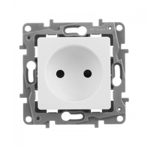 Розетка 1-м СП Etika 16А IP31 250В 2P без заземл. защ. шторки немецк. стандарт винтов. клеммы механизм бел. IEK 672234
