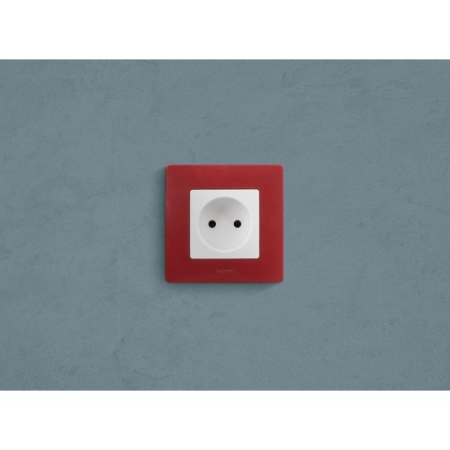 Розетка 1-м СП Etika 16А IP31 250В 2P без заземл. защ. шторки немецк. стандарт винтов. клеммы механизм бел. IEK 672234