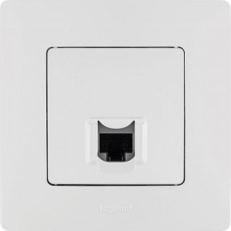 Розетка компьютерная 1-м СП Etika RJ45 кат.5E UTP механизм бел. Leg 672241