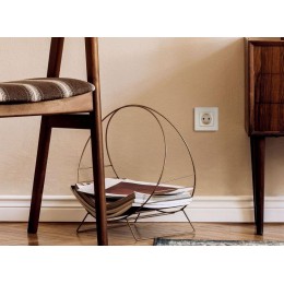 Розетка 1-м СП Etika 16А IP31 250В 2P+E с заземл. защ. шторки немецк. стандарт винтов. клеммы механизм сл. кость Leg 672322