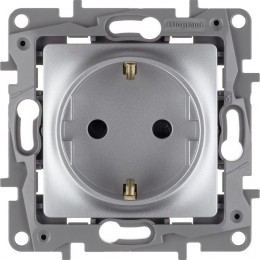 Розетка 1-м СП Etika 16А IP31 250В 2P+E с заземл. защ. шторки немецк. стандарт винтов. клеммы механизм алюм. Leg 672422
