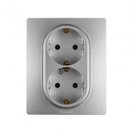 Розетка 2-м СП Etika 16А IP20 250В 2P+E с заземл. немецк. стандарт винт. клеммы в сборе алюм. IEK 672423