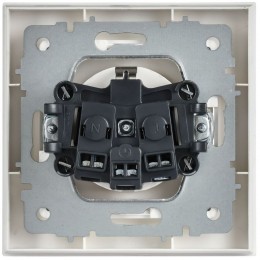 Розетка BRITE РСР14-1-0-БрАБ 16А в сборе с заземл. защ. шторки арктич. бел. IEK BR-R14-16-K91-F