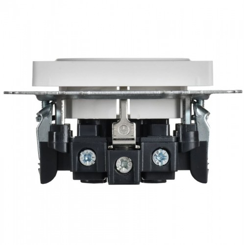 Розетка BRITE РС14-1-0-БрАБ 16А с заземл. защ. шторки механизм арктич. бел. IEK BR-R14-16-K91