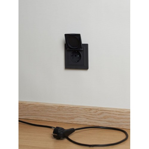 Розетка BRITE РСбш10-3-44-БрГ 16А IP44 с заземл. защ. шторки с крышкой механизм графит IEK BR-R16-16-44-K53