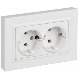 Розетка 2-м СП BRITE РСПл12-3-БрАБ 16А в сборе с заземл. без защ. шторок плоская арктич. бел. IEK BR-R27-16-K91-F
