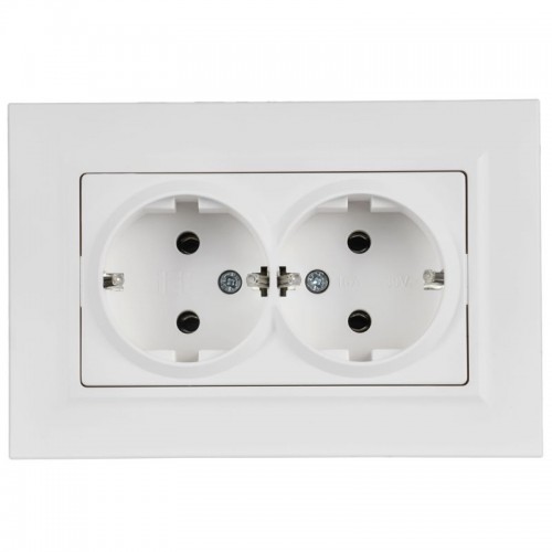 Розетка 2-м СП BRITE РСПл12-3-БрАБ 16А в сборе с заземл. без защ. шторок плоская арктич. бел. IEK BR-R27-16-K91-F