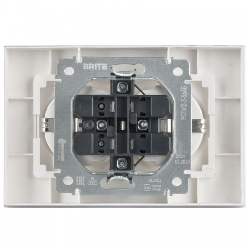 Розетка 2-м СП BRITE РСПл12-3-БрАБ 16А в сборе с заземл. без защ. шторок плоская арктич. бел. IEK BR-R27-16-K91-F