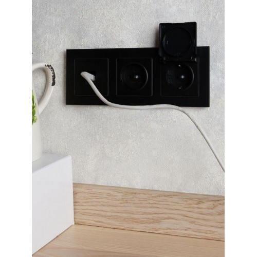 Рамка 3-м BRITE РУ-3-2-Бр стекло черн. матов. IEK BR-M32-G-31-K02