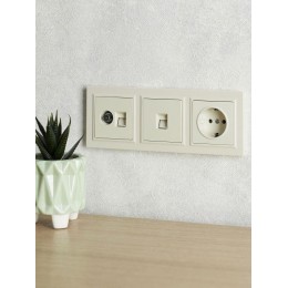 Рамка 3-м BRITE РУ-3-БрКр беж. IEK BR-M32-K10