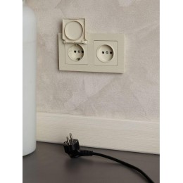 Розетка BRITE РС10-1-0-БрКр 10А без заземл. без защ. шторок механизм беж. IEK BR-R10-10-K10