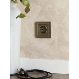 Розетка BRITE РС14-1-0-БрШ 16А с заземл. защ. шторки механизм шампань IEK BR-R14-16-K37