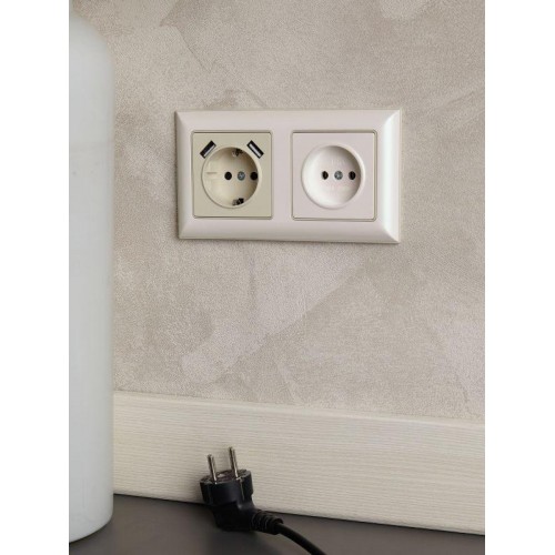 Розетка BRITE РЮш10-2-БрКр 16А с USB A+A 3.1А с заземл. защ. шторки механизм беж. IEK BR-R14-16-U21-D31-K10