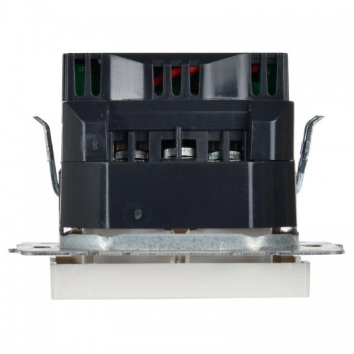 Розетка BRITE РЮш11-1-БрБ 16А с USB A+C 18Вт с заземл. защ. шторки механизм бел. IEK BR-R14-16-U22-018-K01