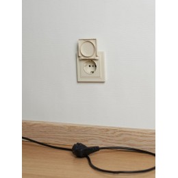 Розетка BRITE РСбш10-3-44-БрКр 16А IP44 с заземл. защ. шторки с крышкой механизм беж. IEK BR-R16-16-44-K10