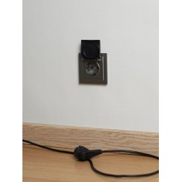 Розетка BRITE РСбш10-3-БрС 16А IP20 с заземл. защ. шторки с крышкой механизм сталь IEK BR-R16-16-K46