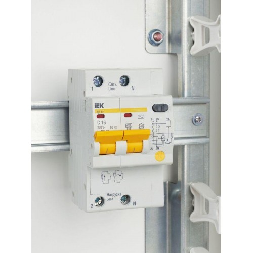 Выключатель автоматический дифференциального тока 2п C 16А 100мА тип AC 4.5кА АД-12 KARAT IEK MAD10-2-016-C-100
