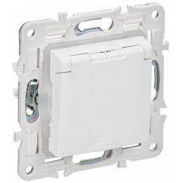 Розетка 1-м SKANDY 16А IP44 с заземл. защ. шторки с крышкой SK-R11W арктич. бел. IEK SK-R16-16-44-K01