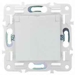 Розетка 1-м SKANDY 16А IP44 с заземл. защ. шторки с крышкой SK-R11W арктич. бел. IEK SK-R16-16-44-K01