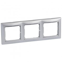 Рамка 3-м Valena горизонт. алюм./серебр. Leg 770353