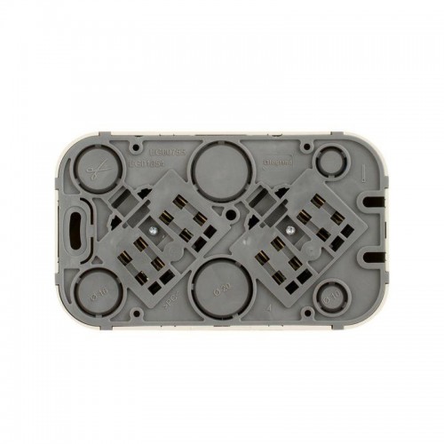 Розетка 2-м ОП Quteo 16А IP20 250В 2х2P+E с заземл. без защ. шторок бел. Leg 782213