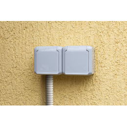 Розетка 2-м ОП Quteo 16А IP44 250В 2х2P+E с заземл. защ. шторки с крышкой сер. Leg 782353