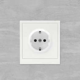Розетка силовая KANT 2P+E без шторки бел. магнолия DKC 7000033
