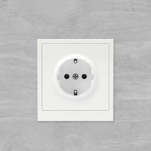 Розетка силовая KANT 2P+E без шторки бел. магнолия DKC 7000033