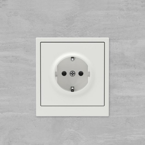 Розетка силовая KANT 2P+E защ. шторки бел. песок DKC 7010003