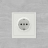 Розетка силовая KANT 2P+E без шторки бел. песок DKC 7010033