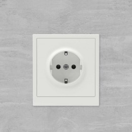 Розетка силовая KANT 2P+E без шторки бел. песок DKC 7010033