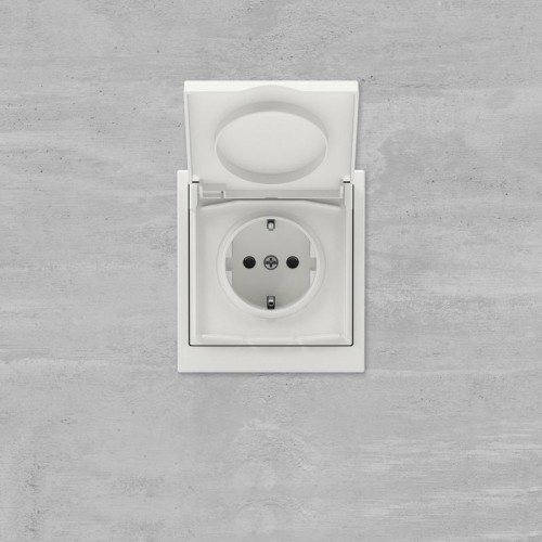 Розетка силовая KANT IP44 2P+E защ. шторки с крышкой бел. песок DKC 7010013