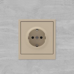 Розетка силовая KANT 2P+E защ. шторки ванильн. марципан DKC 7015003