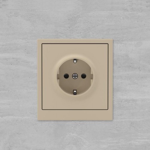 Розетка силовая KANT 2P+E защ. шторки ванильн. марципан DKC 7015003