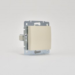Розетка 1-м СП Karina с заземл. с крышкой термопласт механизм крем. LEZARD 707-0388-123B