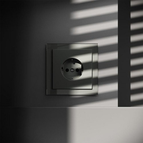 Розетка 1-м СП S70 16А с заземл. защ. шторки механизм титан Voltum VLS040206