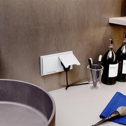 Розетка 1-м СП S70 16А с заземл. защ. шторки + крышка механизм бел. матов. Voltum VLS040302