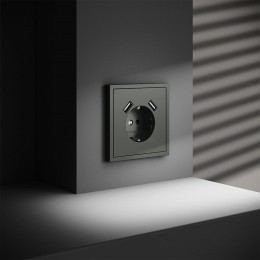 Розетка 1-м СП S70 16А с USB A+A с заземл. защ. шторки механизм титан Voltum VLS040406