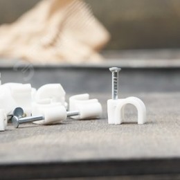 Скоба 6мм круглая пластиковая (50 шт)