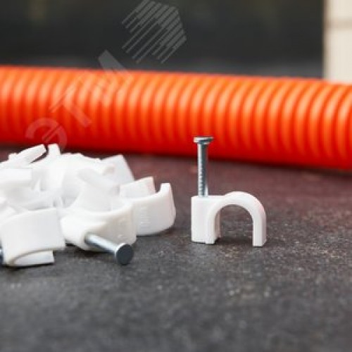 Скоба 8 мм круглая пластиковая (50 шт)