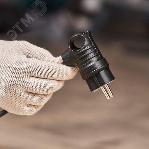 Вилка угловая влагозащищенная с кольцом, с заземлением, 16 А IP44 каучук