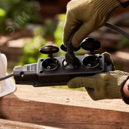 Розетка (колодка) каучук тройная 16А с заземлением IP54 черная