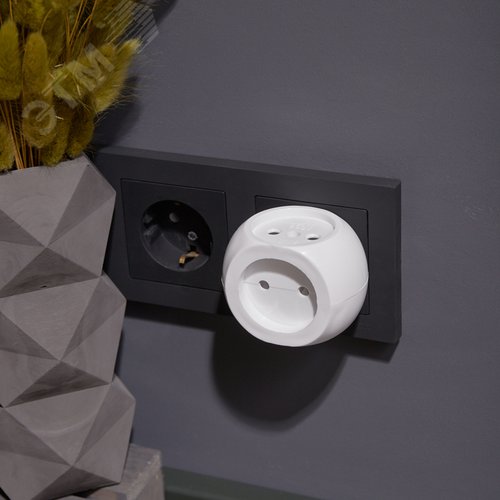 Тройник электрический Шар 220 В, 6 А, белый