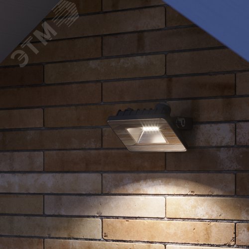 Прожектор светодиодный ДО 30 Вт 3150 Лм 6500К AC 220В IP65 128х28х160мм матированное закаленное стекло Qplus