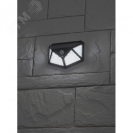 Светильник фасадный с датчик движения и 4-мя плоск. освещ., на солн. бат.100 LED, 300 lm ERAFS100-04