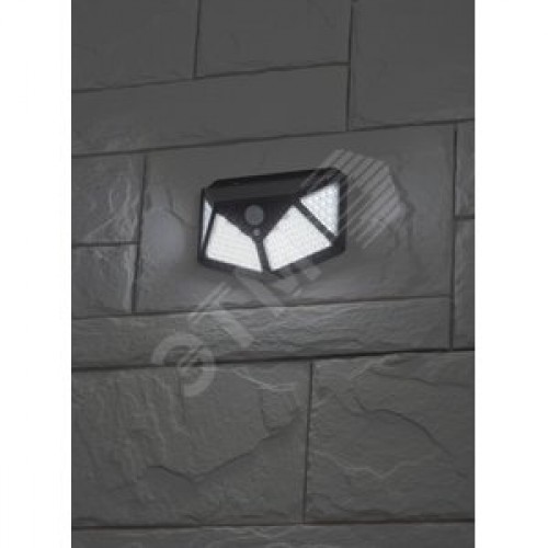 Светильник фасадный с датчик движения и 4-мя плоск. освещ., на солн. бат.100 LED, 300 lm ERAFS100-04