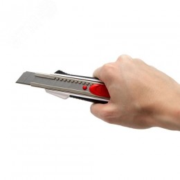 Нож сегментированный прорезиненный 18 мм Auto lock